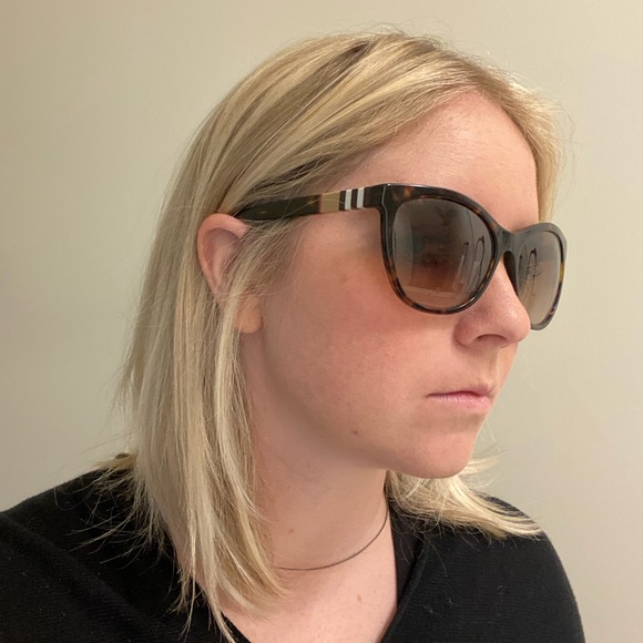 Burberry Sunglasses, no box - Picture 7 of 7